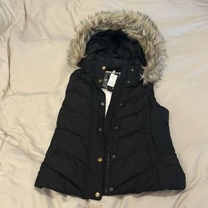 Brand new Gap black puffer vest